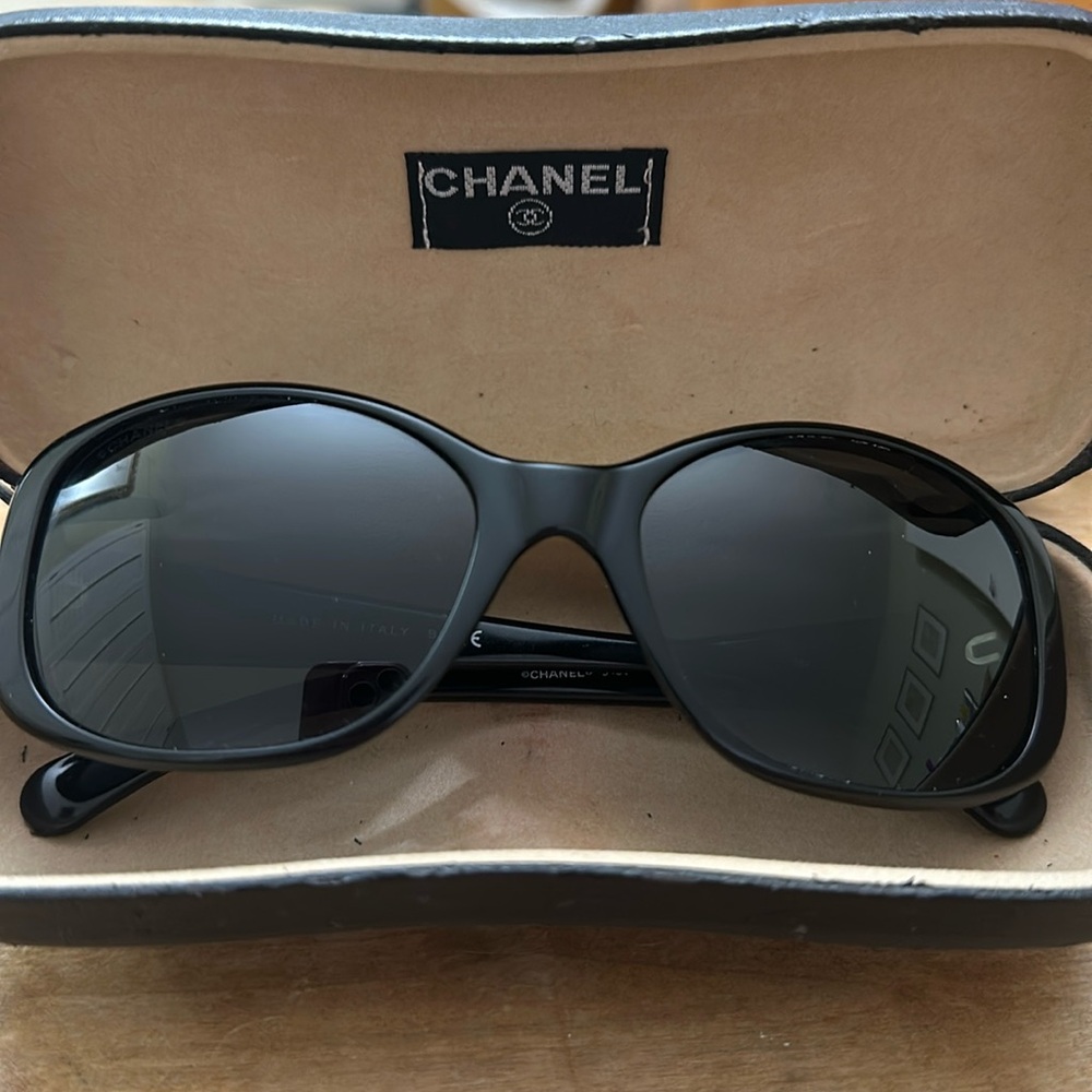 Chanel woman’s sunglasses